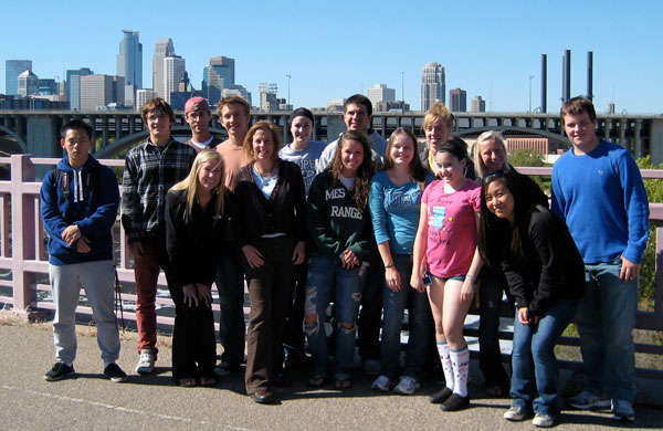 Picture of water seminar group with label: Water Seminar group photo on the Mississippi River